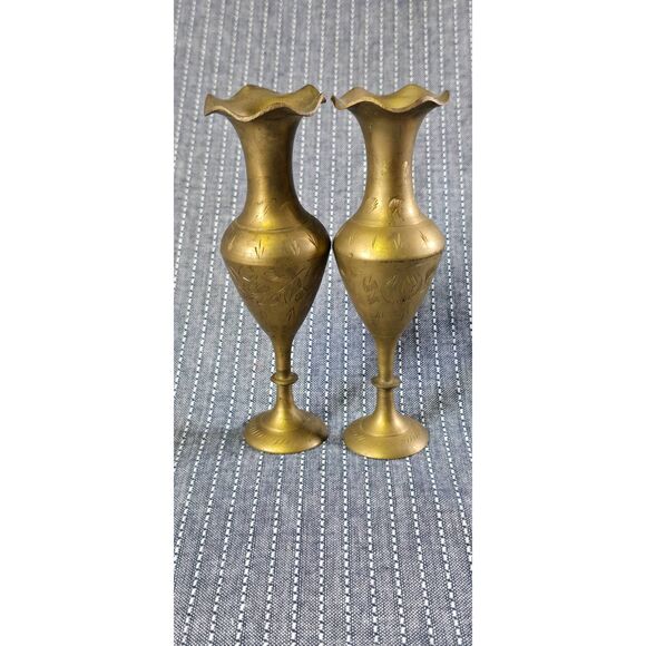 Two Vintage Brass Vases with etched floral and foliage patterns - Picture 2 of 7